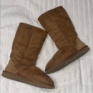 UGG Classic Tall Boots in Chestnut | Size 7